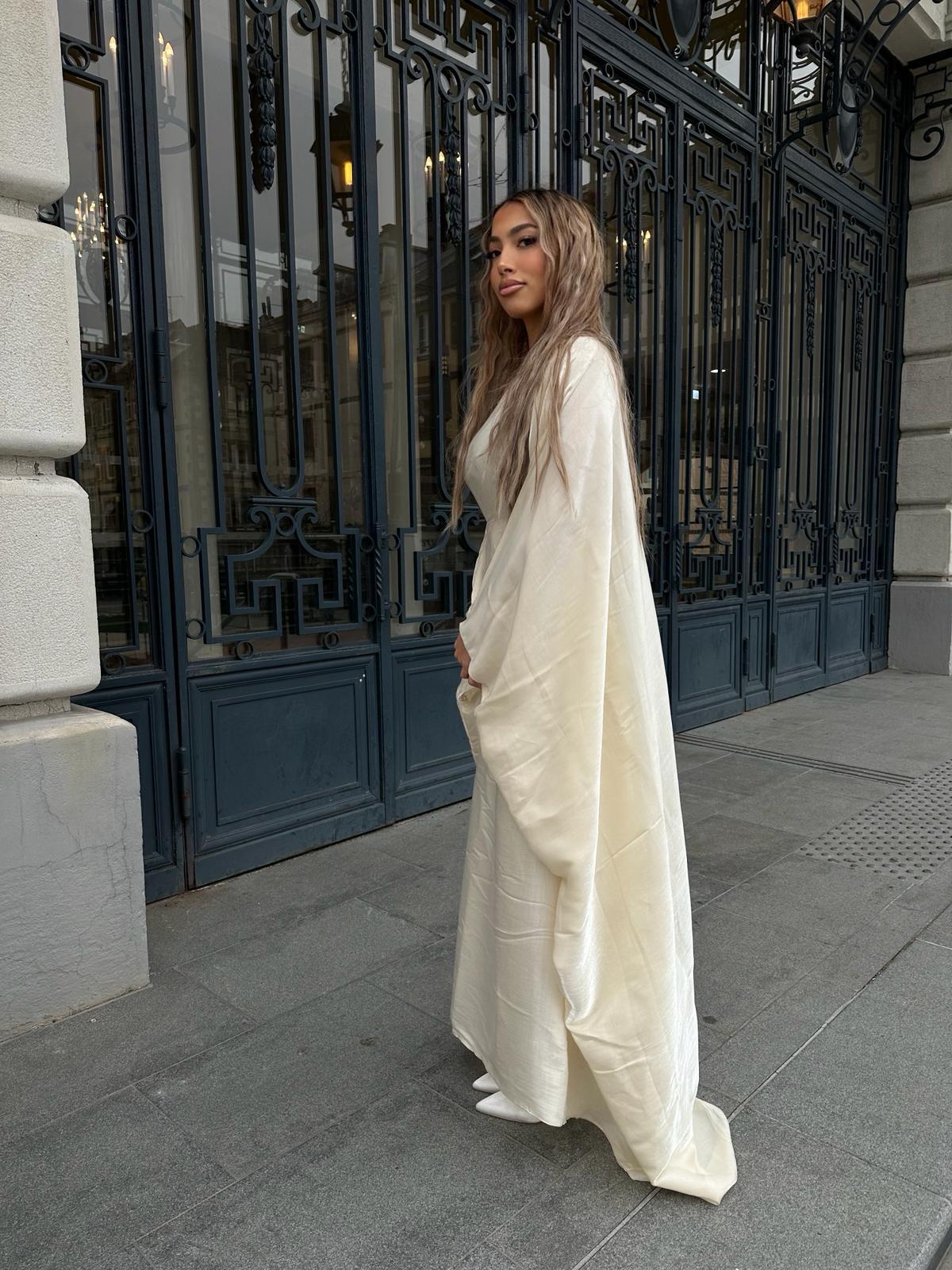 Abaya beige serrée