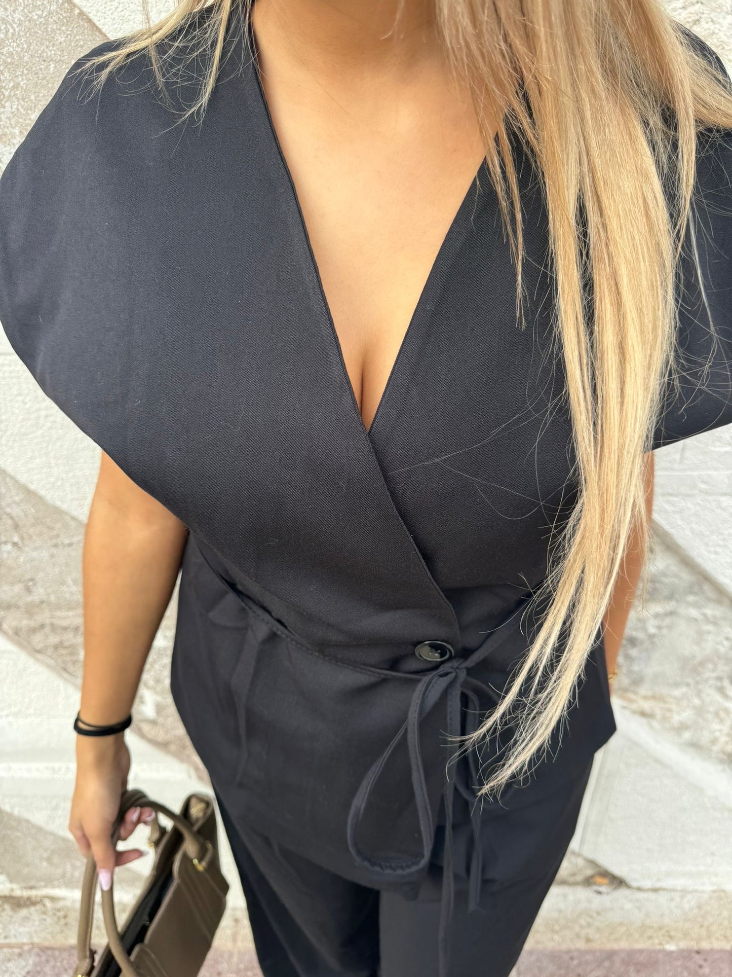 Ensemble asymétrique noir