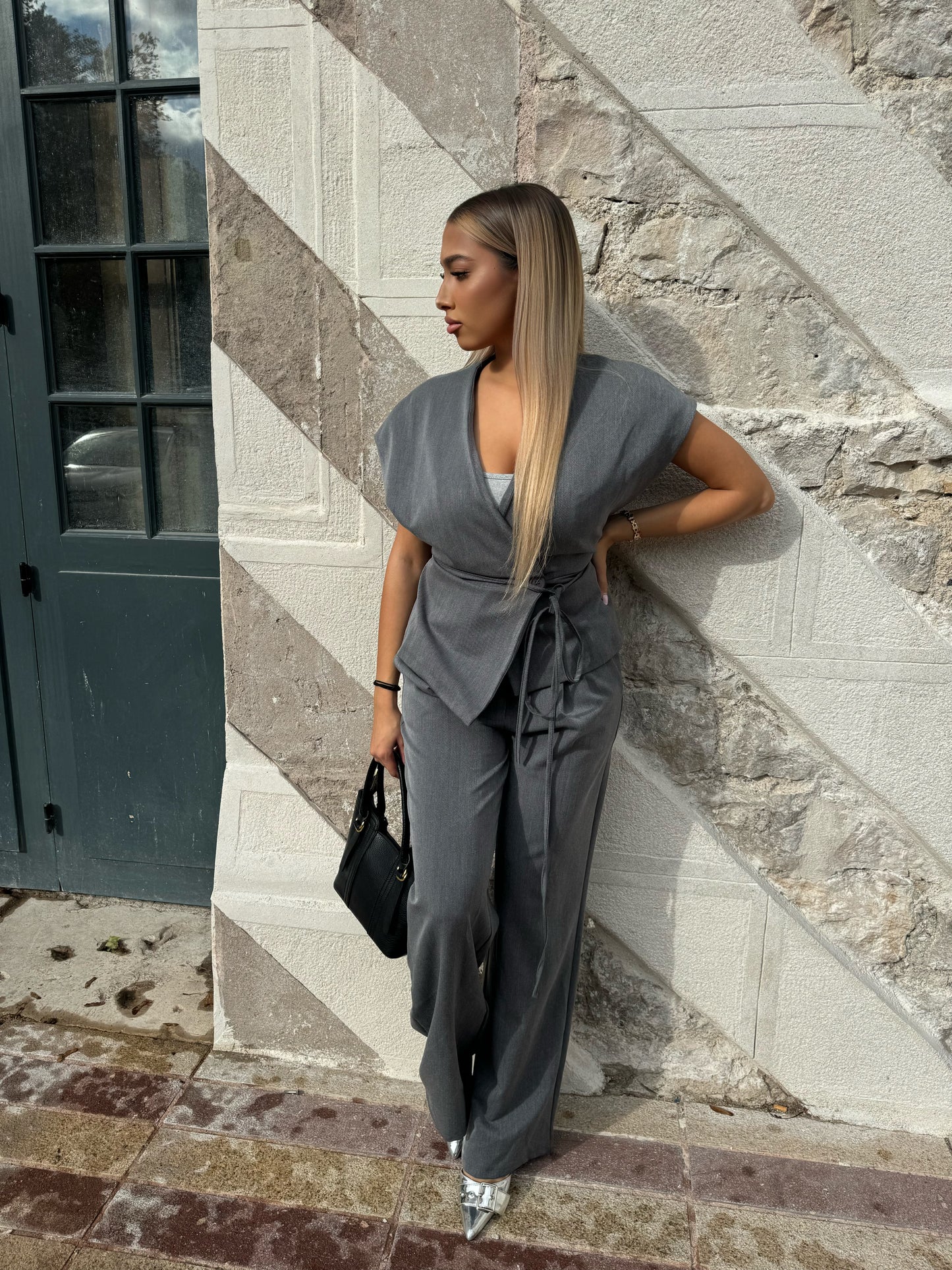 Ensemble asymétrique gris
