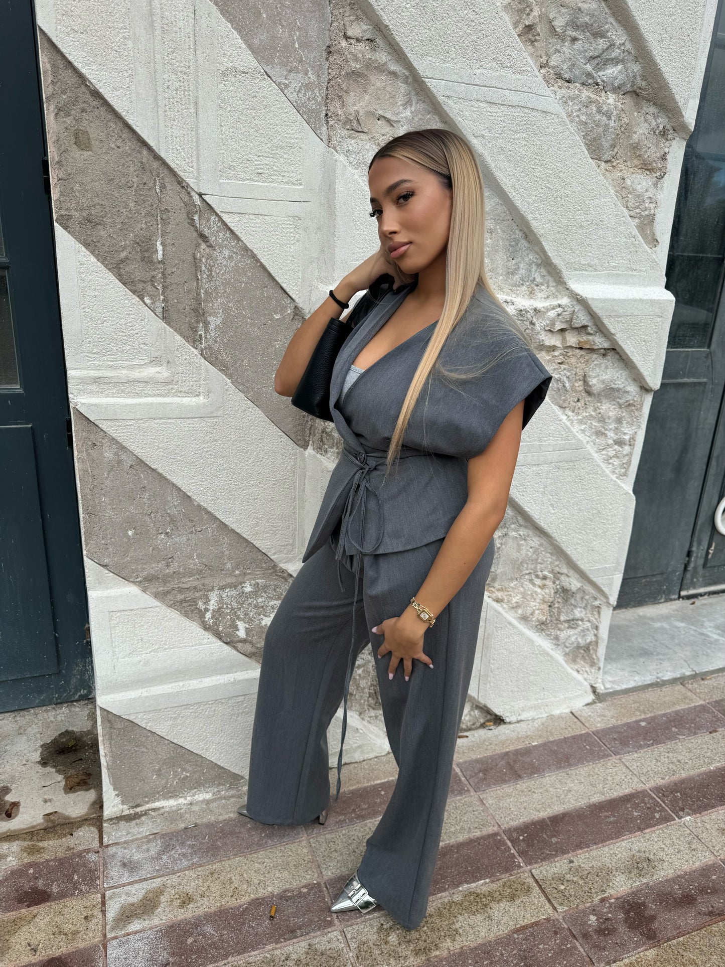 Ensemble asymétrique gris
