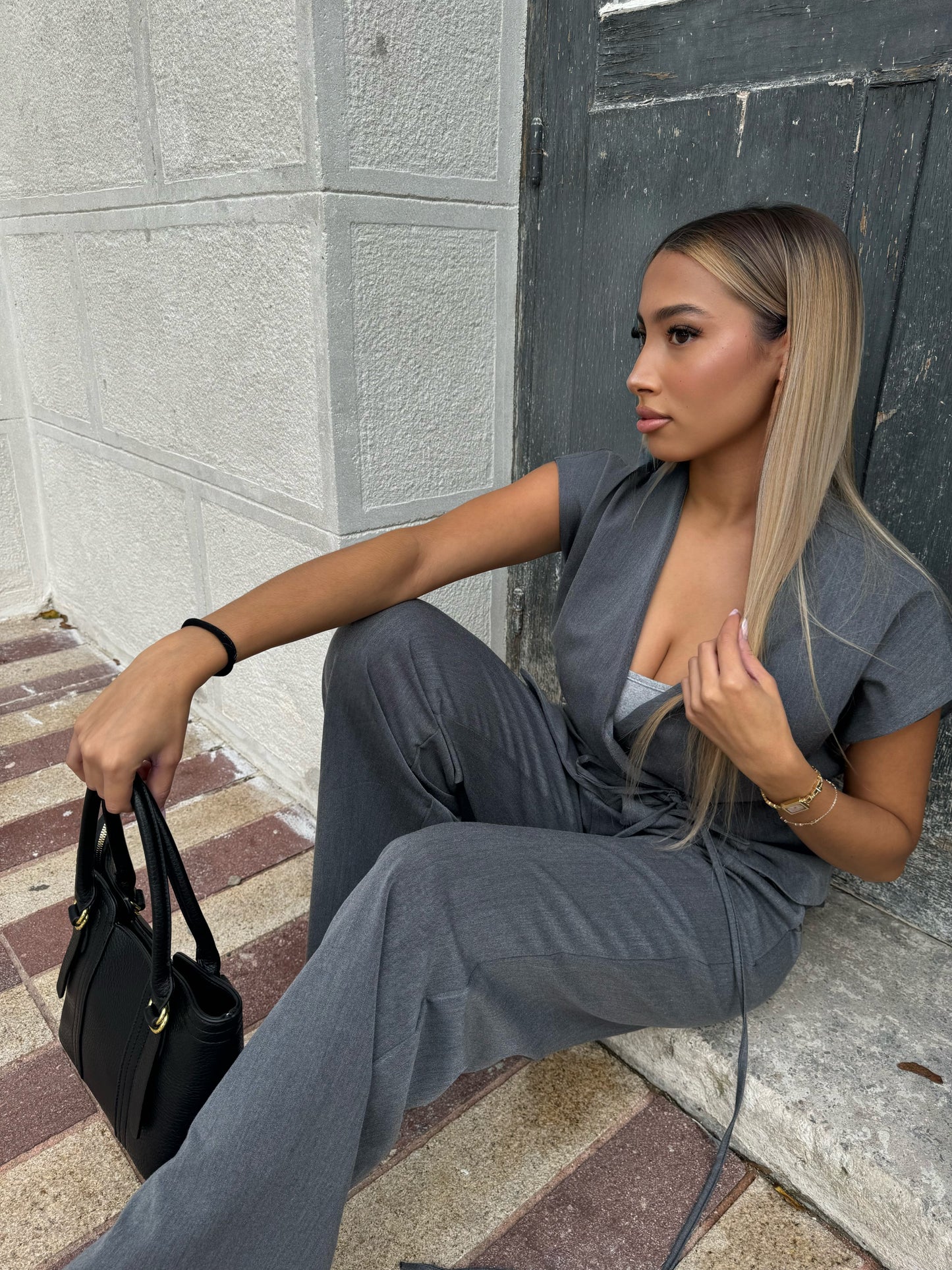 Ensemble asymétrique gris