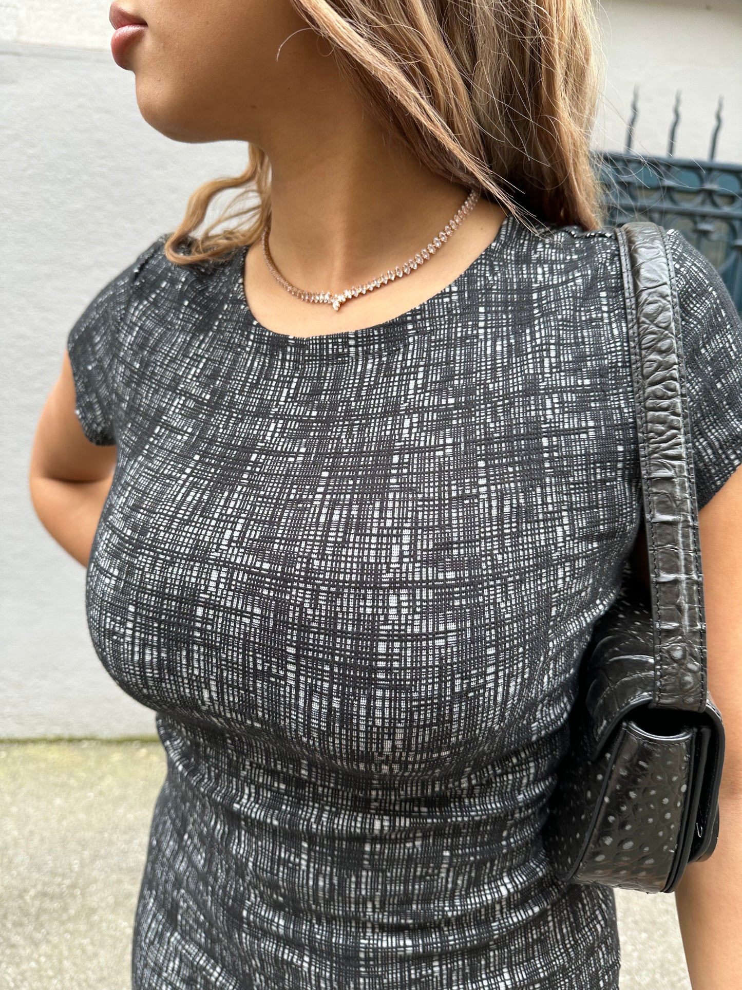 Robe moulante noir et grise