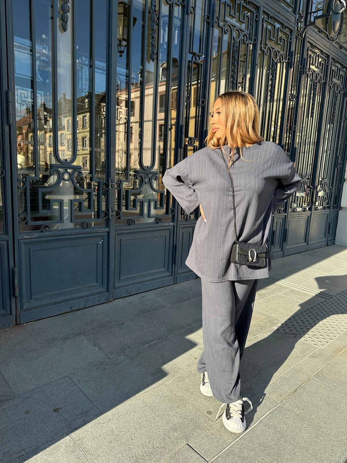 Ensemble gris foncé