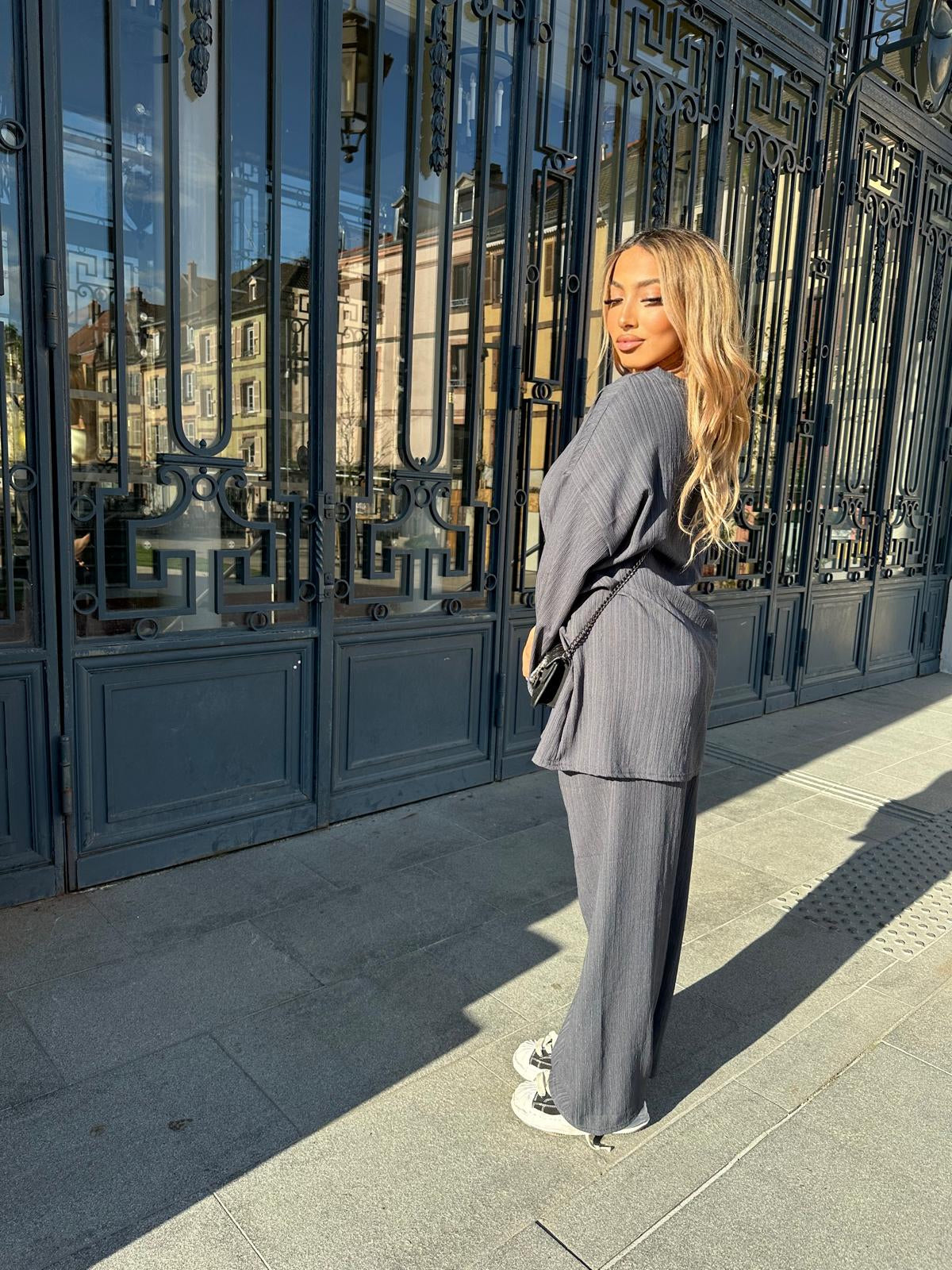 Ensemble gris foncé