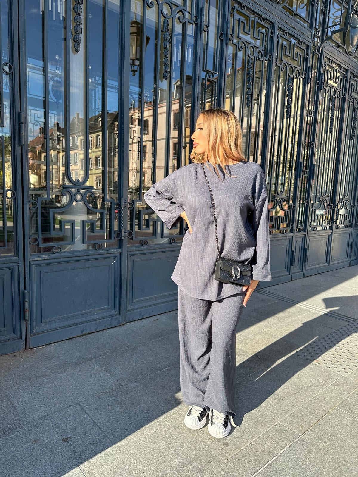 Ensemble gris foncé