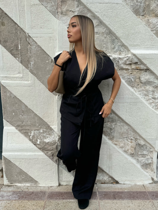 Ensemble asymétrique noir